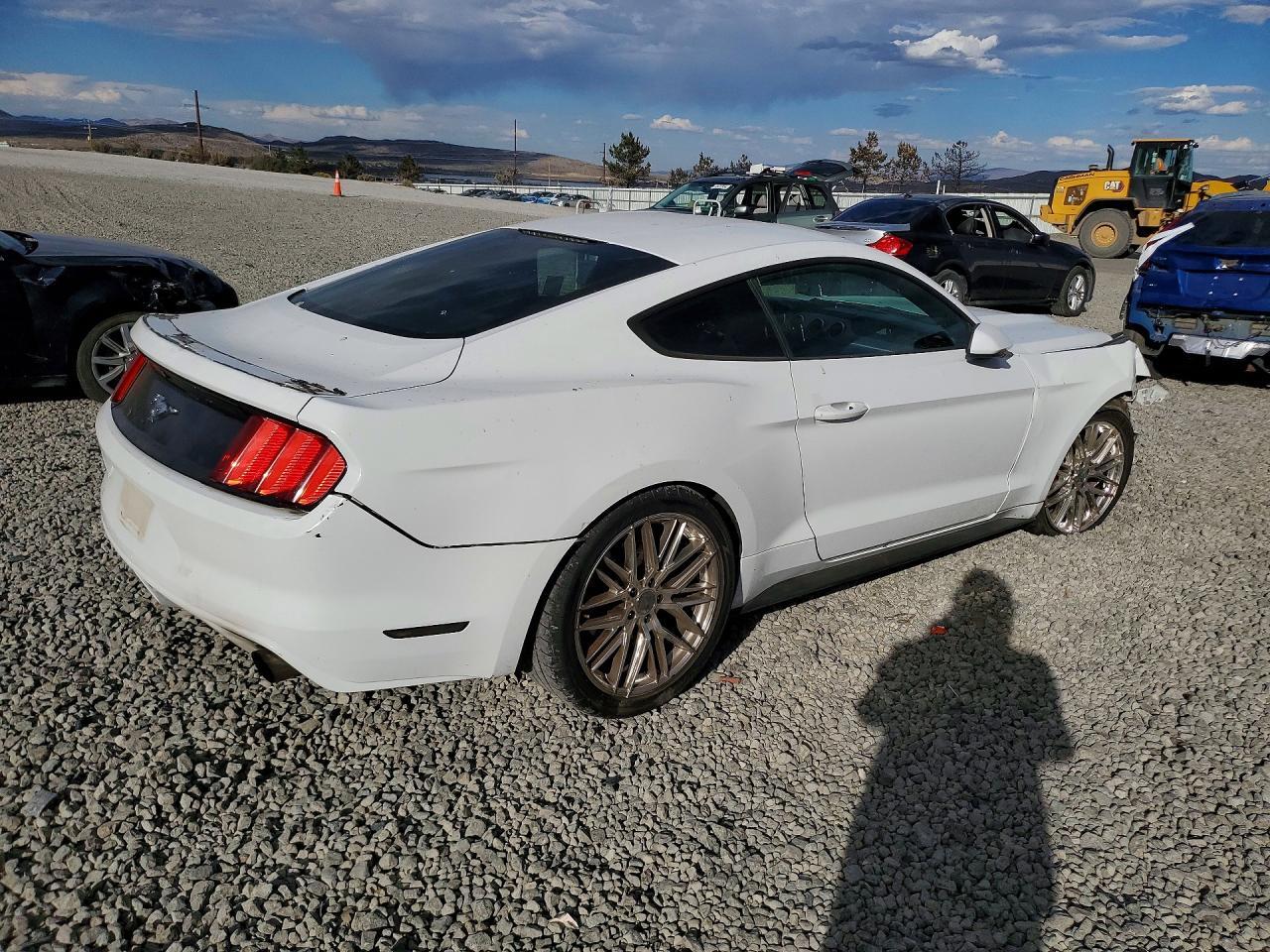 2016 Ford Mustang - zdjęcie 3