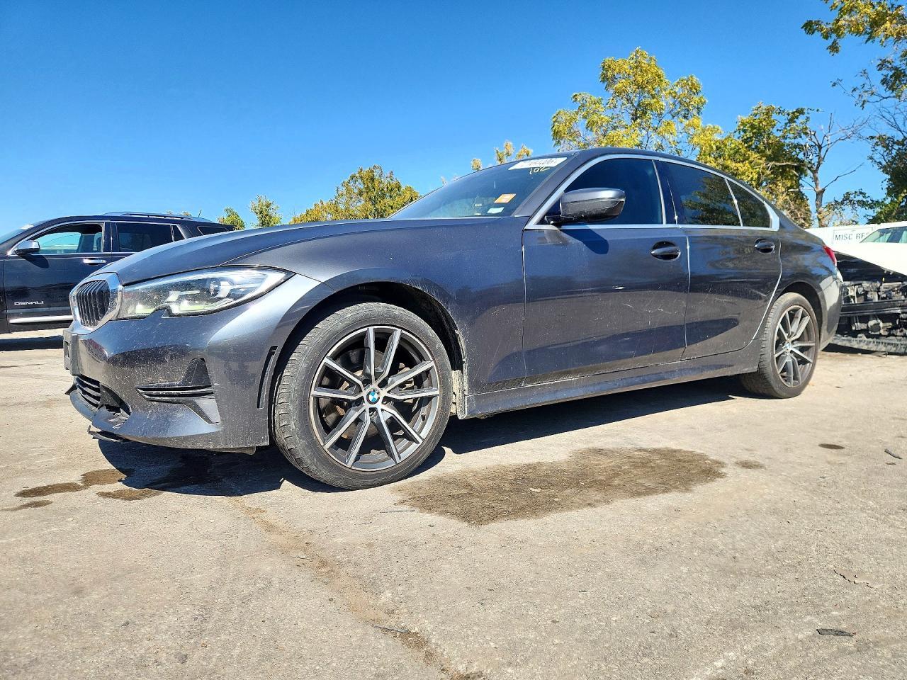 2020 BMW Seria 3 330i - zdjęcie główne