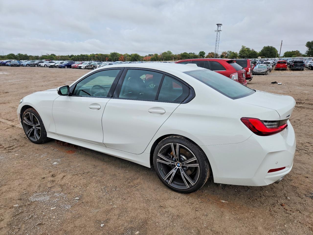 2023 BMW Seria 3 330i - zdjęcie 2