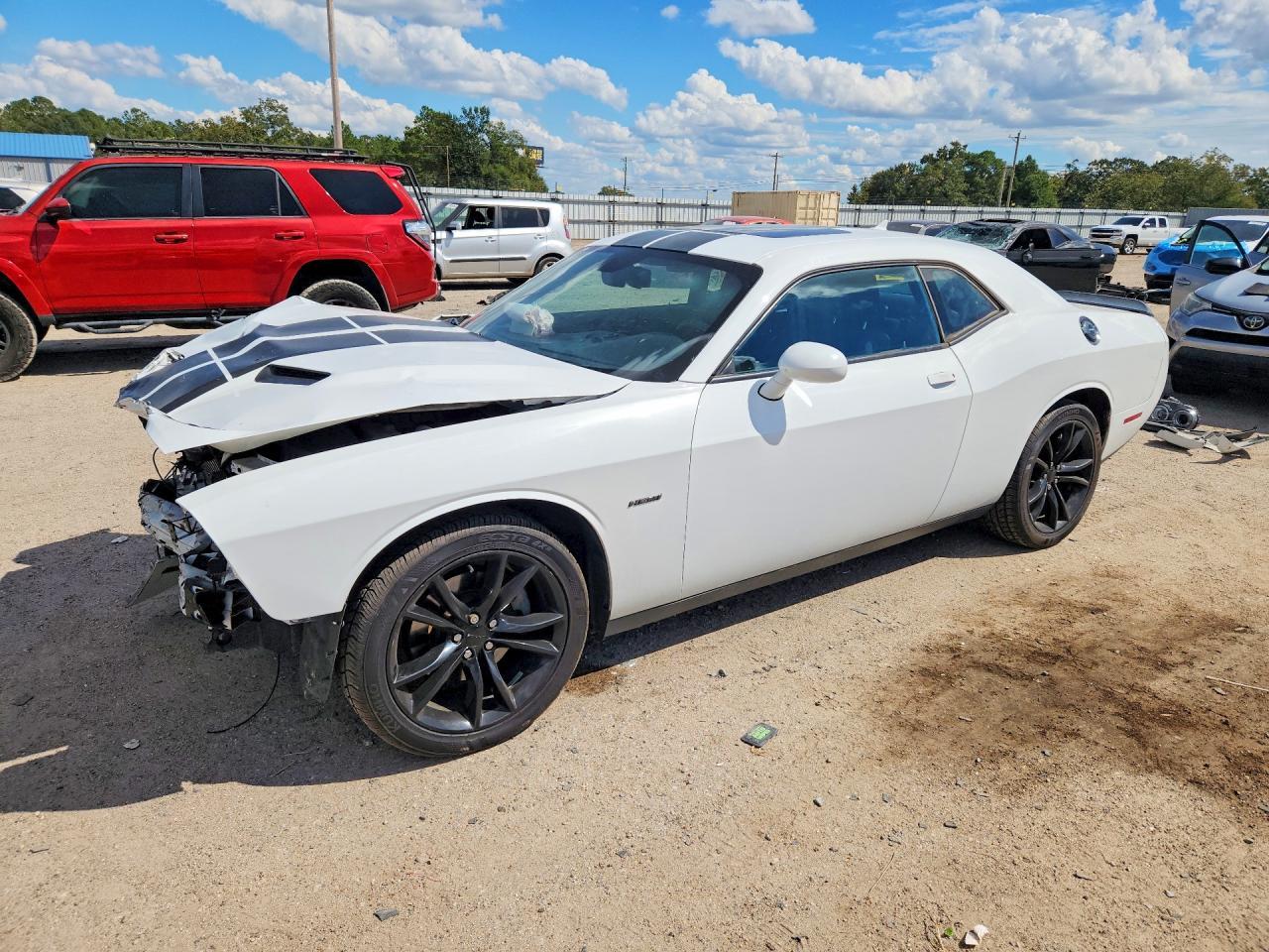 2016 Dodge Challenger R/T - zdjęcie główne