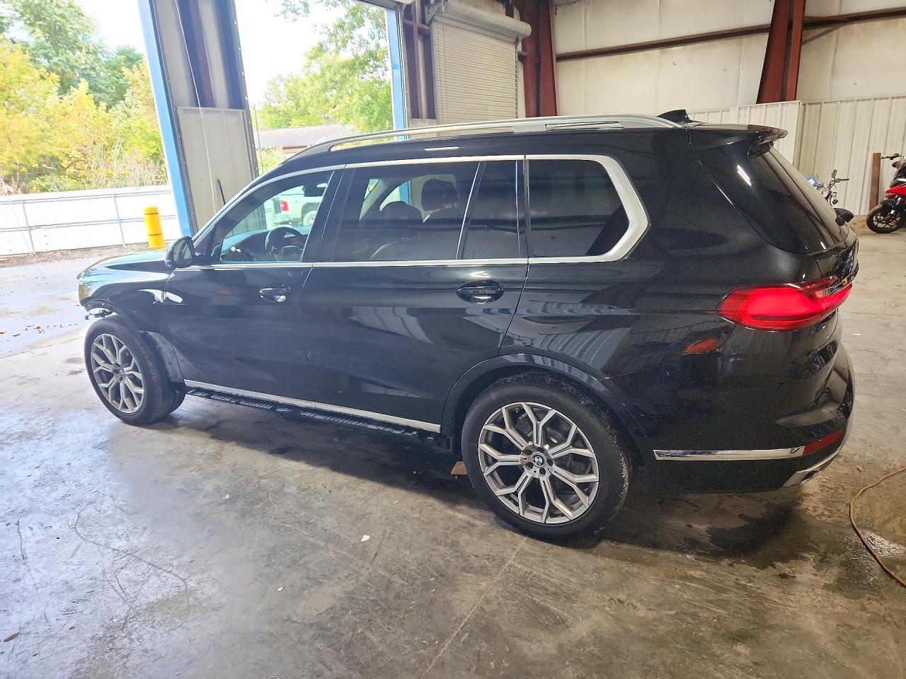 2020 BMW X7 xDrive40I - zdjęcie 2