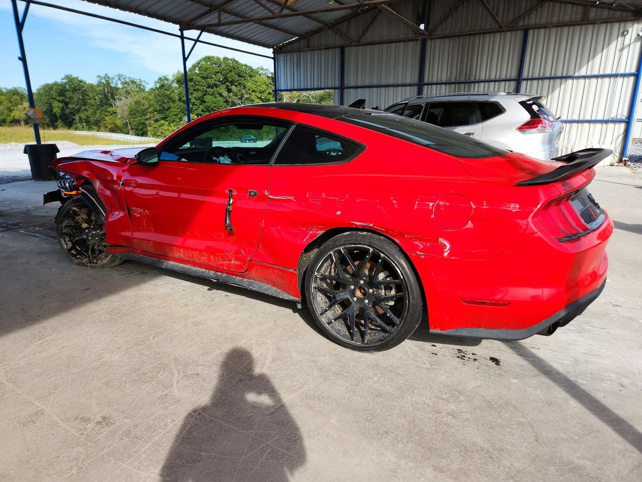 2021 Ford Mustang - zdjęcie 2