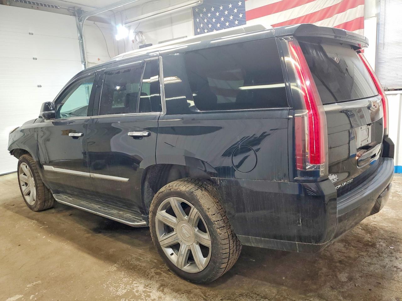 2020 Cadillac Escalade Luxury - zdjęcie 2