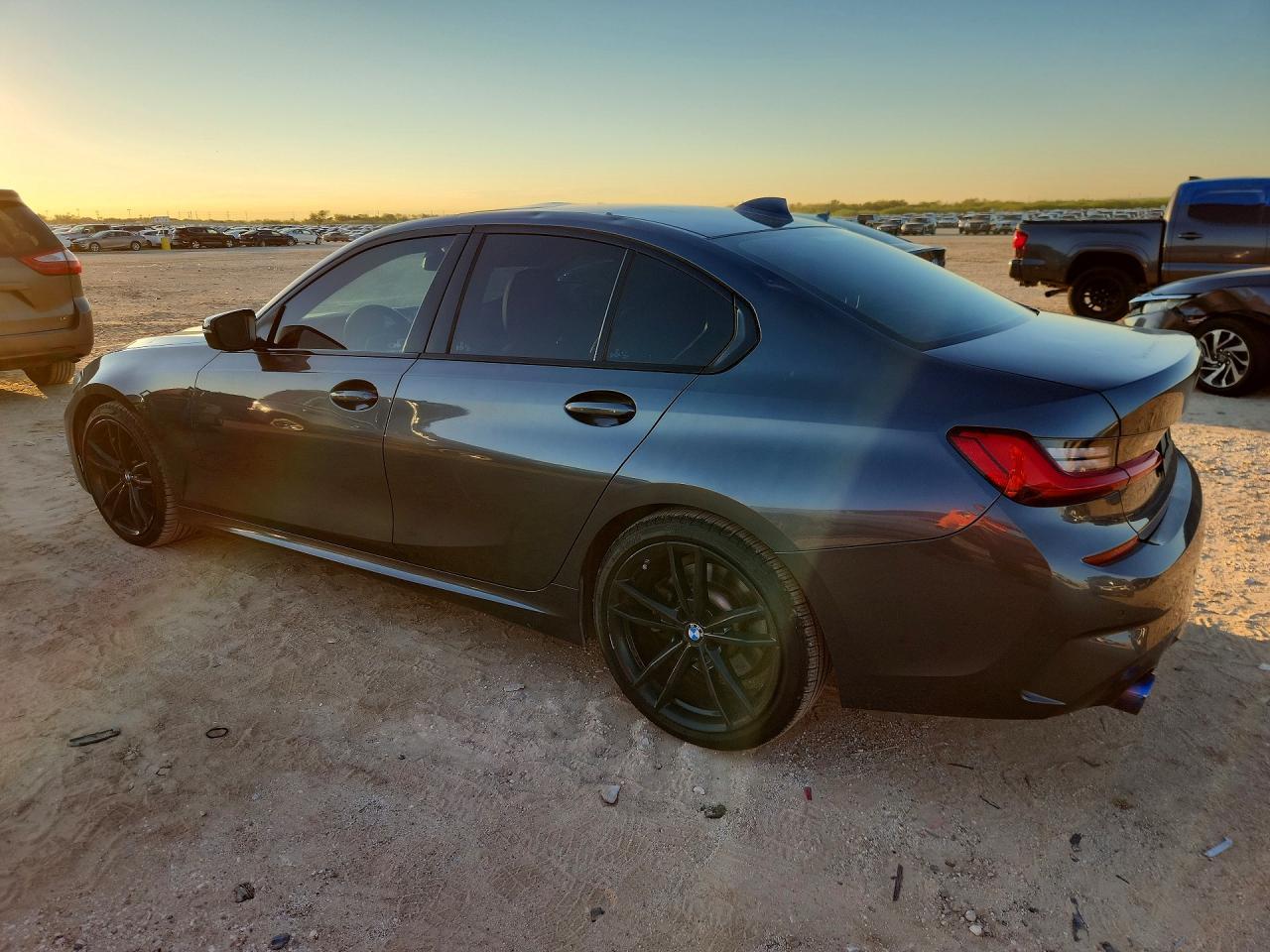 2019 BMW 330I - zdjęcie 2
