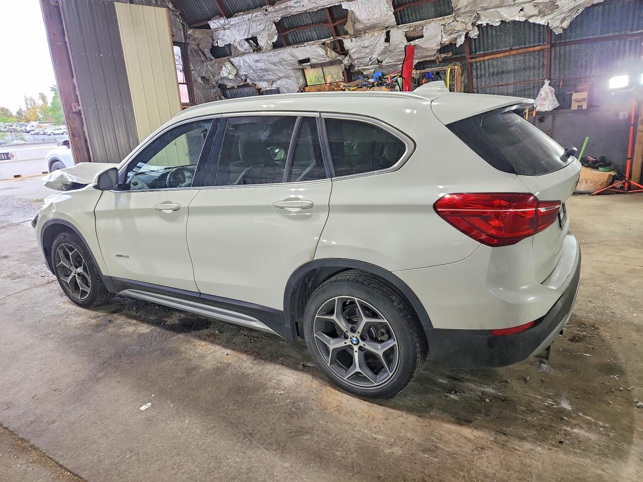 2017 BMW X1 xDrive28I - zdjęcie 2