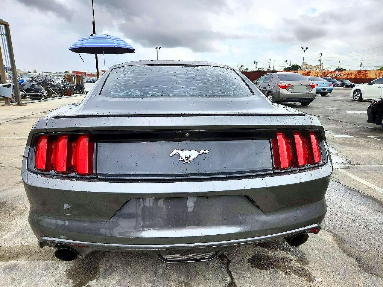 2017 Ford Mustang - zdjęcie 7