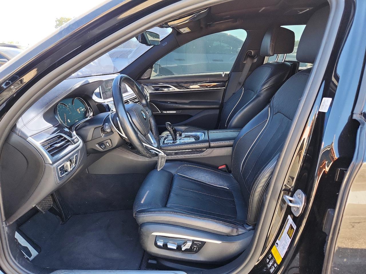 2016 BMW Seria 7 750i - zdjęcie 7