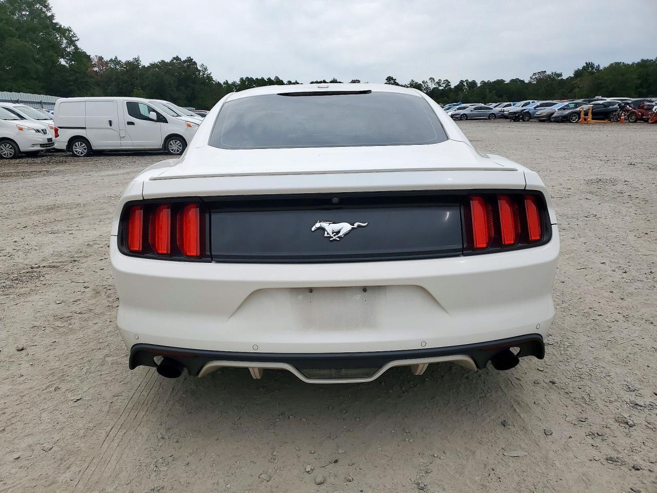2017 Ford Mustang - zdjęcie 6
