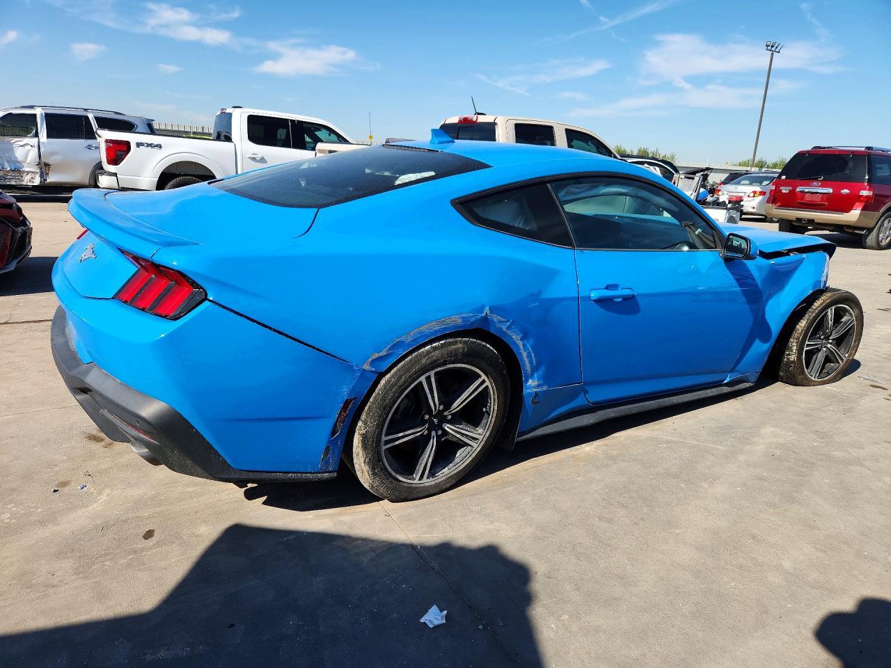 2024 Ford Mustang - zdjęcie 3