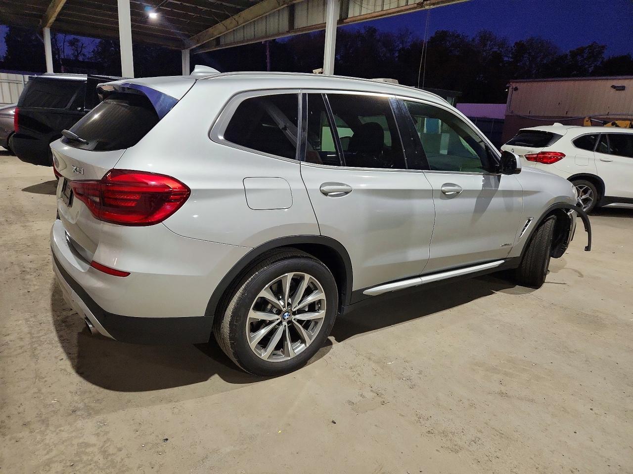 2018 BMW X3 xDrive30I - zdjęcie 3