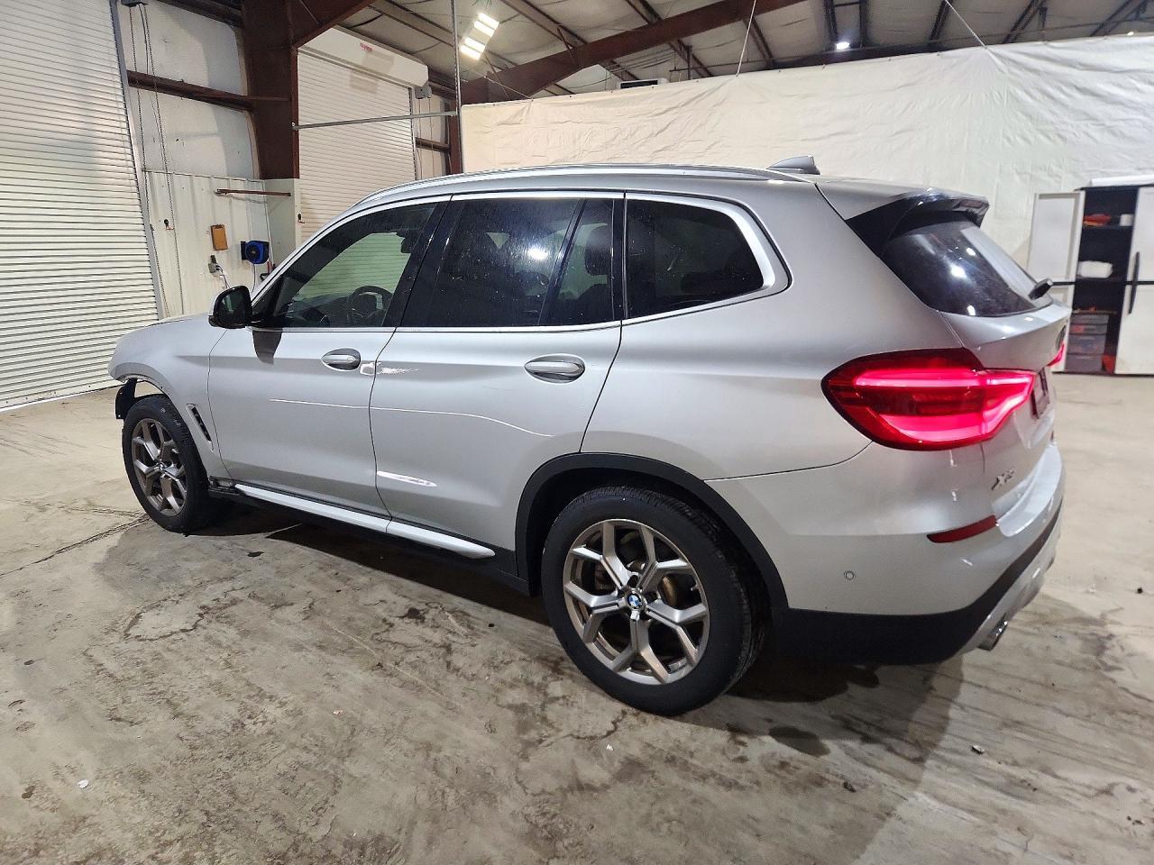 2021 BMW X3 xDrive30I - zdjęcie 2
