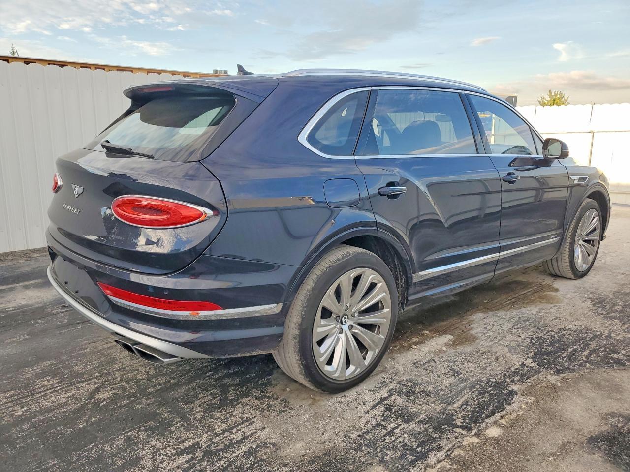 2023 Bentley Bentayga - zdjęcie 3