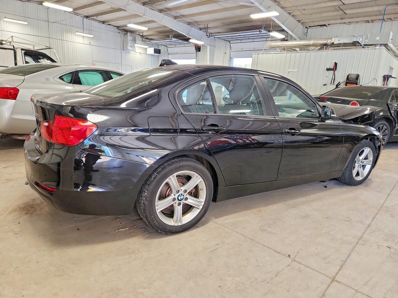 2015 BMW 320 I xDrive - zdjęcie 3