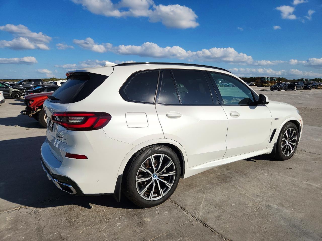 2022 BMW X5 xDrive45E - zdjęcie 3