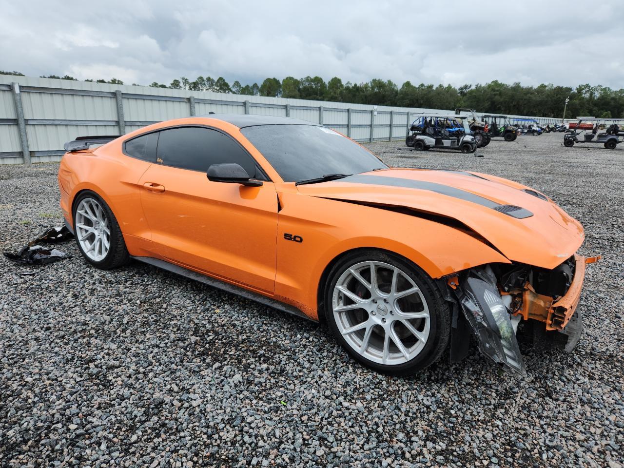2021 Ford Mustang Gt - zdjęcie 4