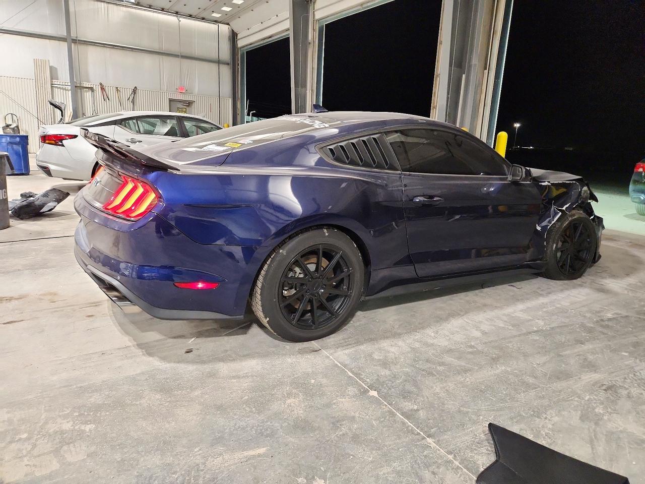 2020 Ford Mustang Gt - zdjęcie 3
