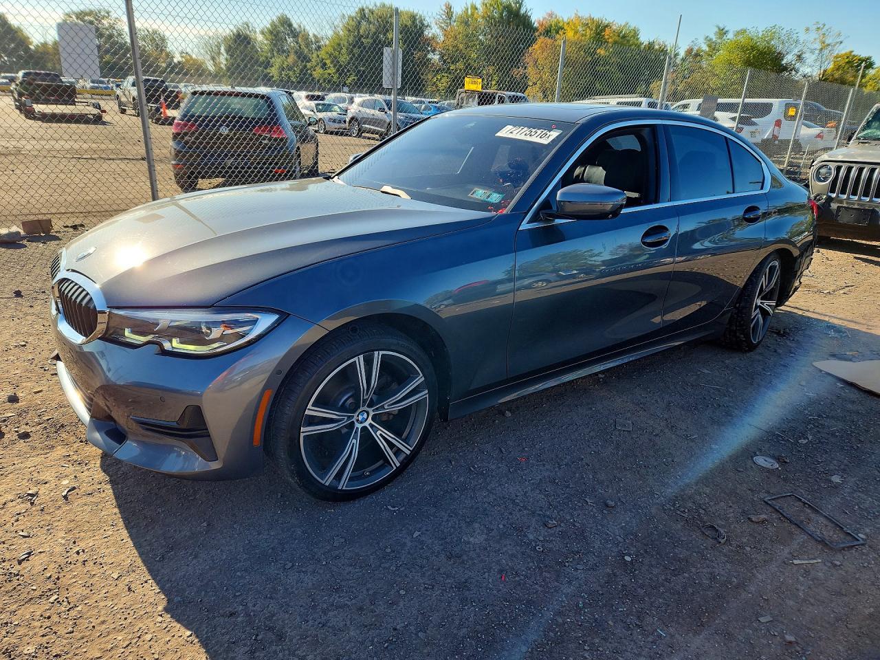 2021 BMW Seria 3 330i - zdjęcie główne