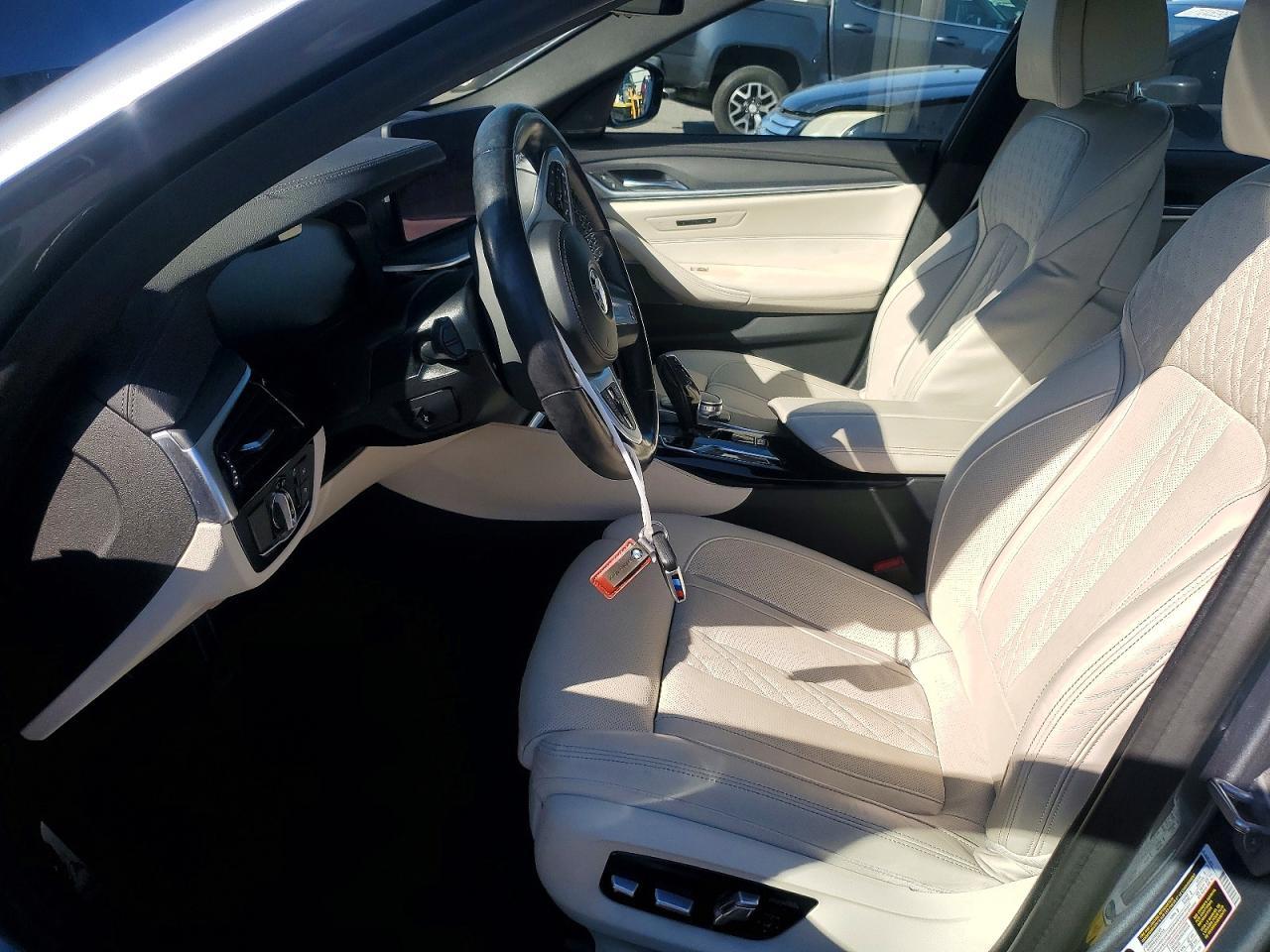 2021 BMW Seria 5 M550i - zdjęcie 7