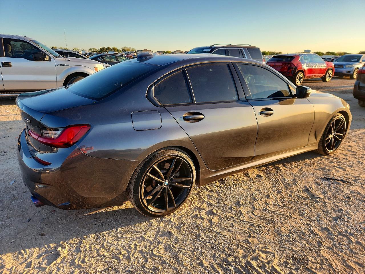2019 BMW 330I - zdjęcie 3