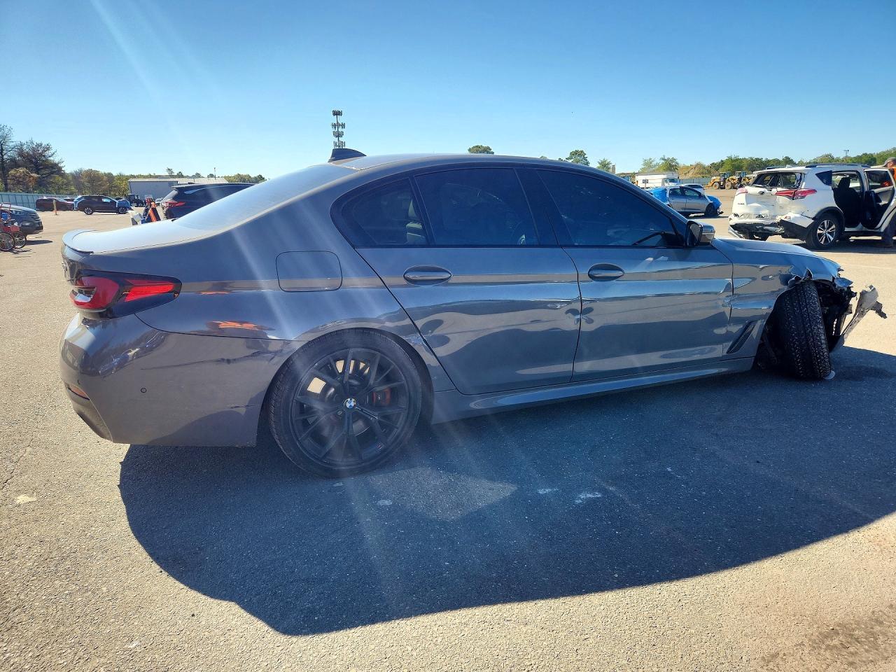 2021 BMW Seria 5 540i - zdjęcie 3