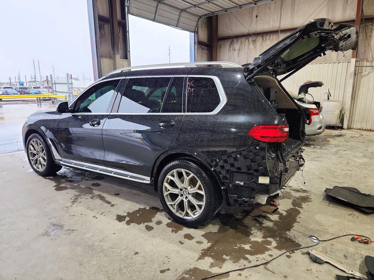 2020 BMW X7 xDrive40I - zdjęcie 2