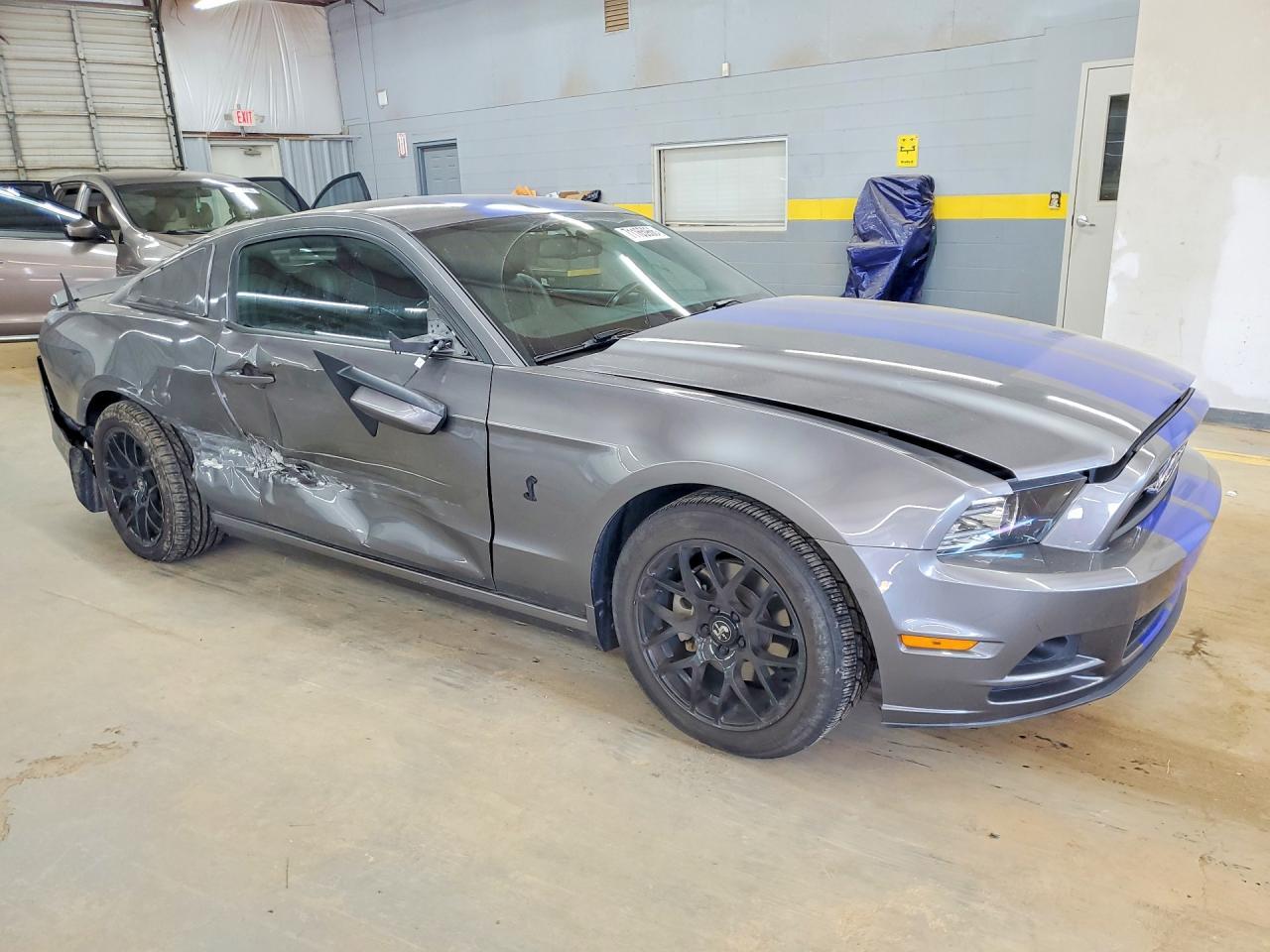 2014 Ford Mustang Base - zdjęcie 4