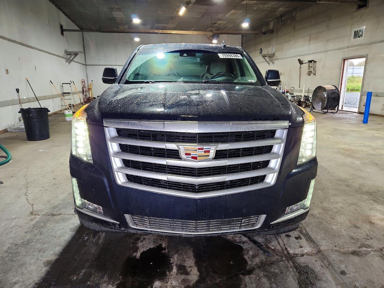2017 Cadillac Escalade Luxury - zdjęcie 5