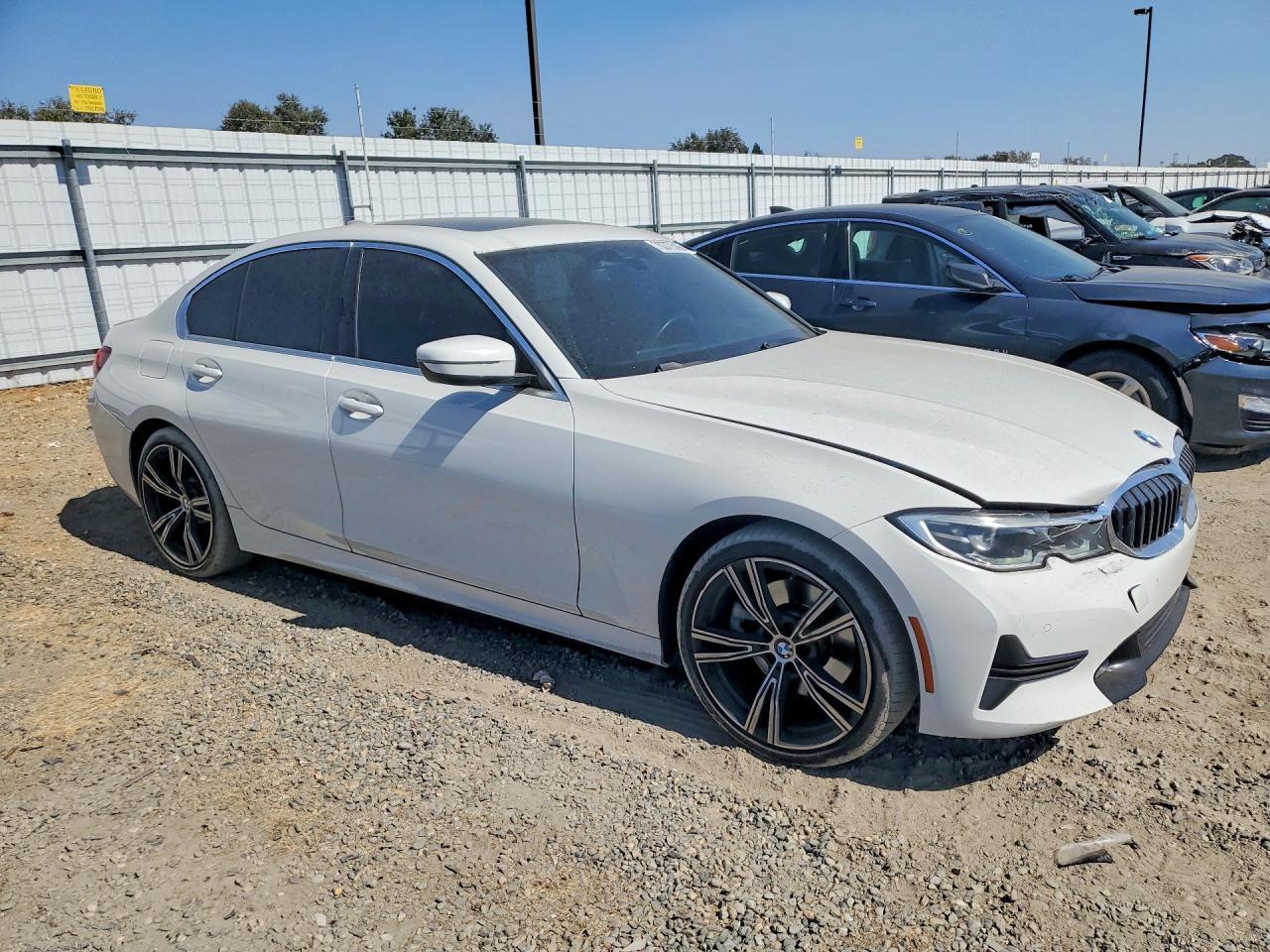 2021 BMW 330I - zdjęcie 4