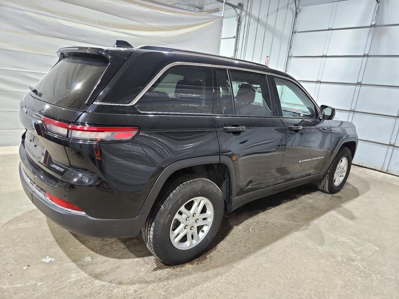 2022 Jeep Grand Cherokee Laredo - zdjęcie 3