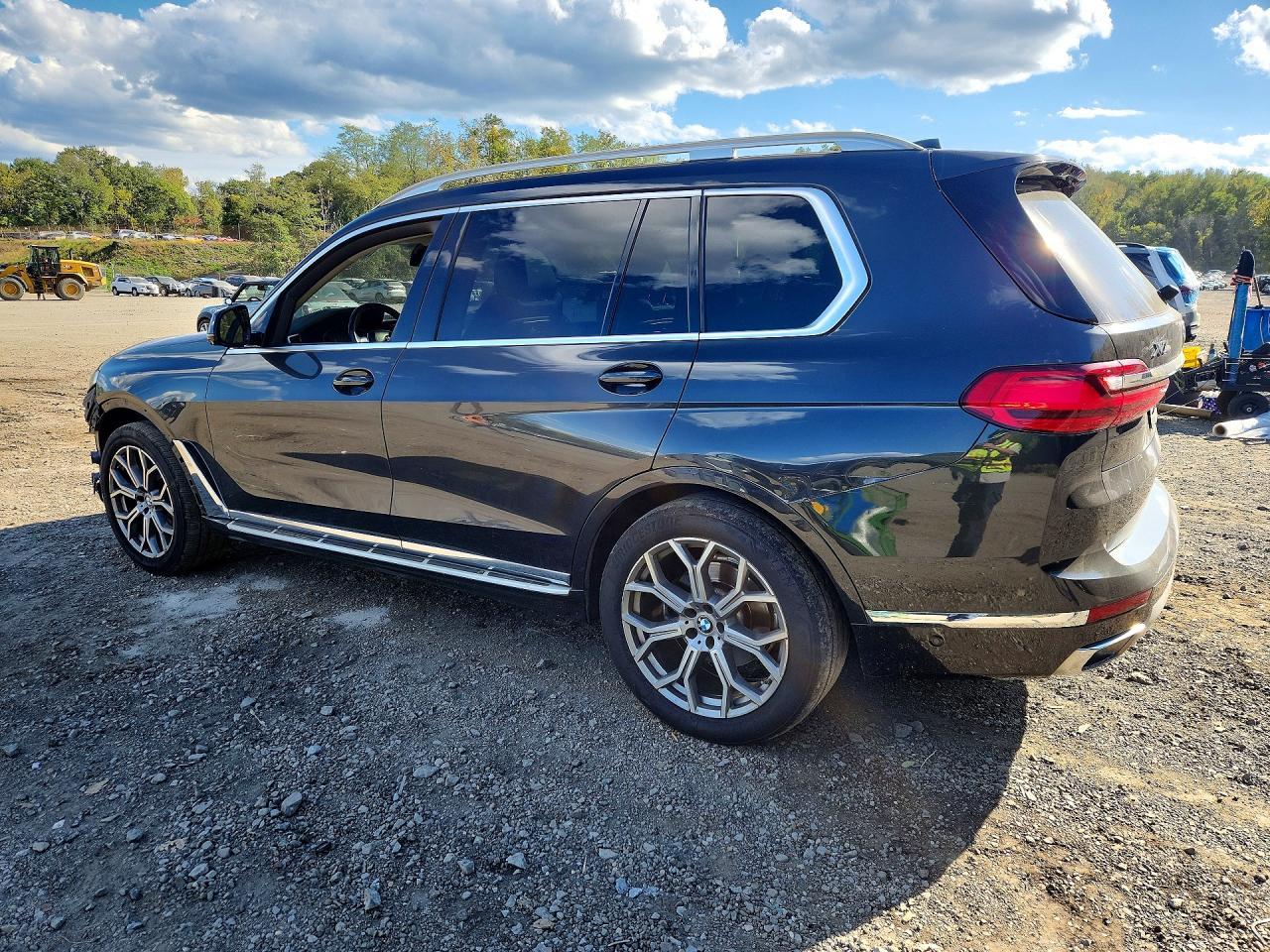 2021 BMW X7 xDrive40I - zdjęcie 2