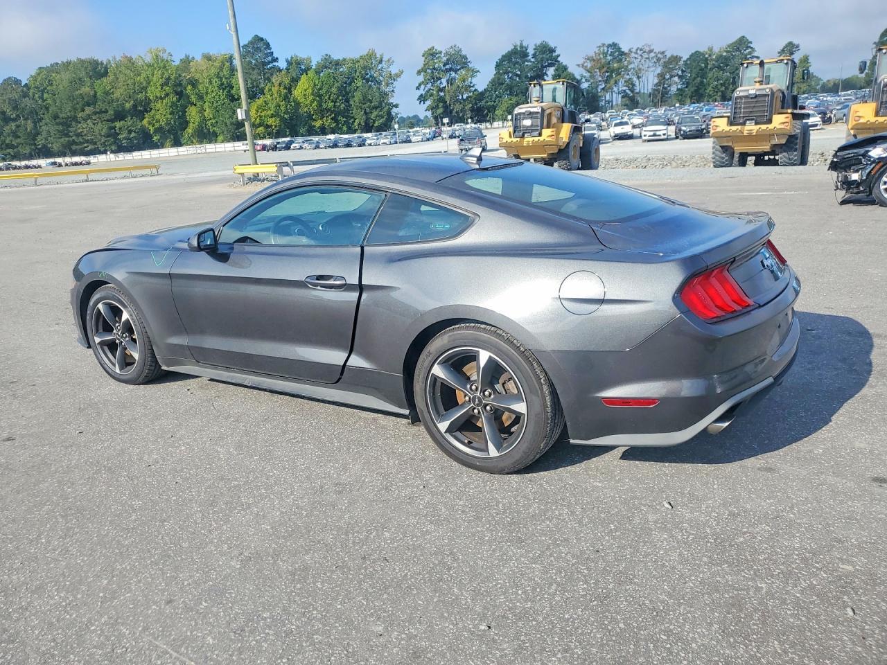 2020 Ford Mustang - zdjęcie 2