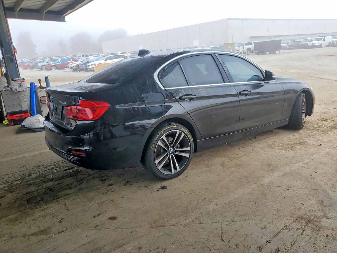 2017 BMW 330 I - zdjęcie 3