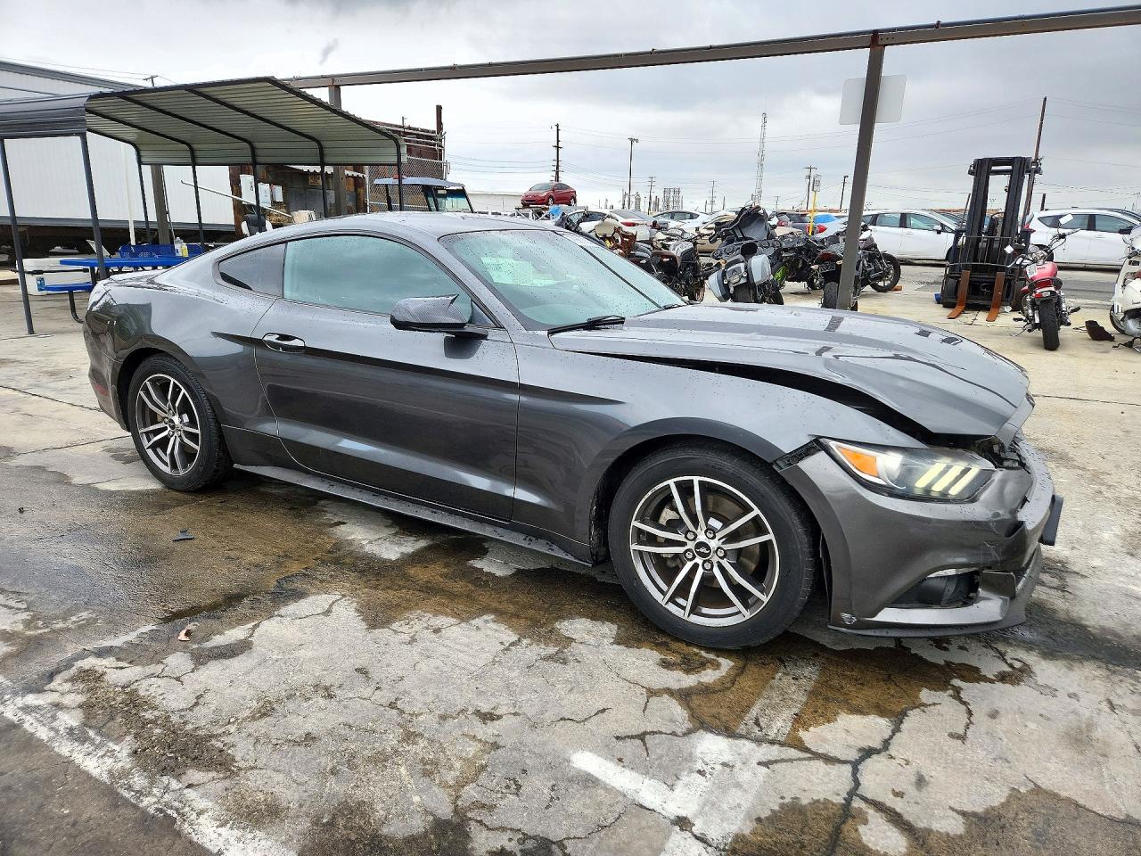 2017 Ford Mustang - zdjęcie 4
