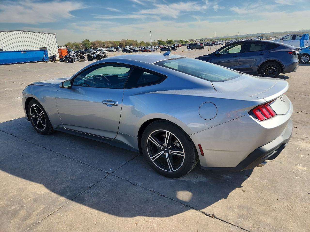 2024 Ford Mustang - zdjęcie 2