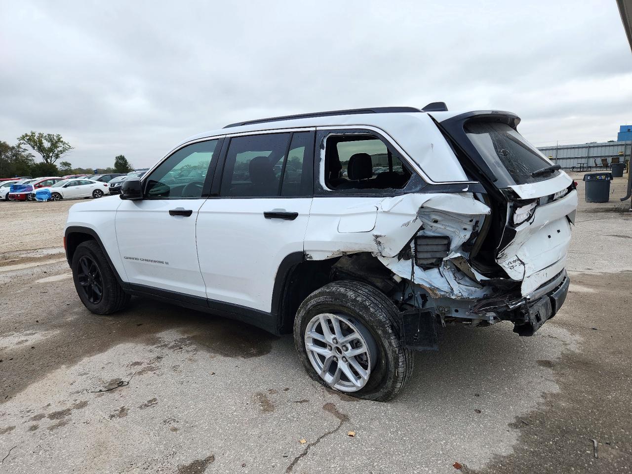 2025 Jeep Grand Cherokee Laredo - zdjęcie 2
