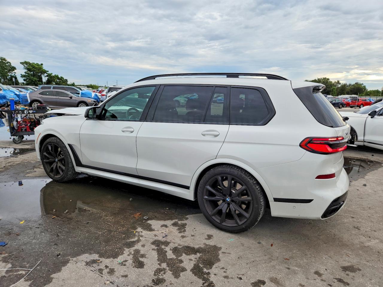 2026 BMW X7 M60I - zdjęcie 2