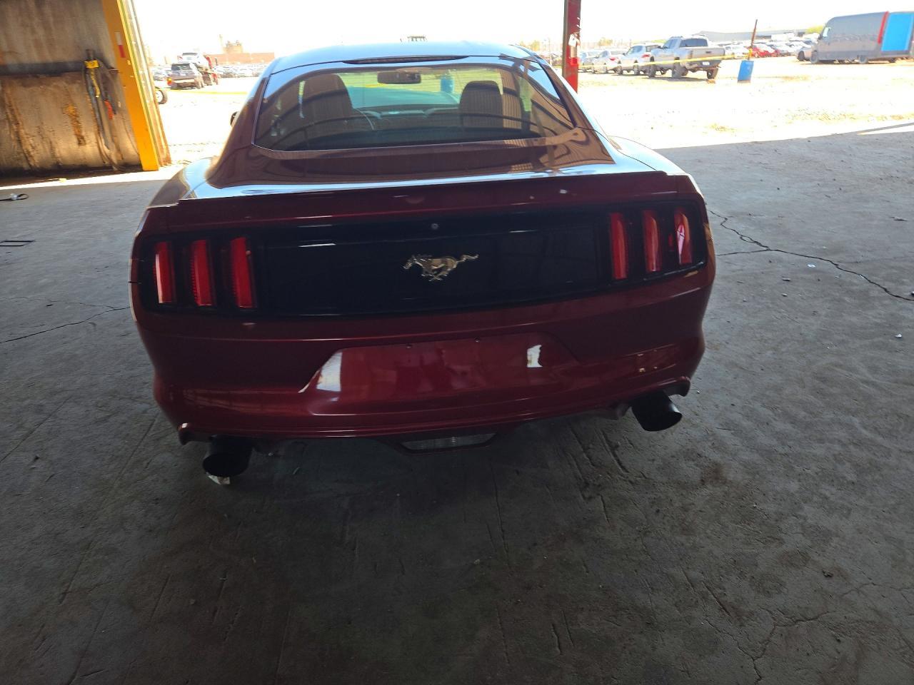 2015 Ford Mustang Ecoboost - zdjęcie 6
