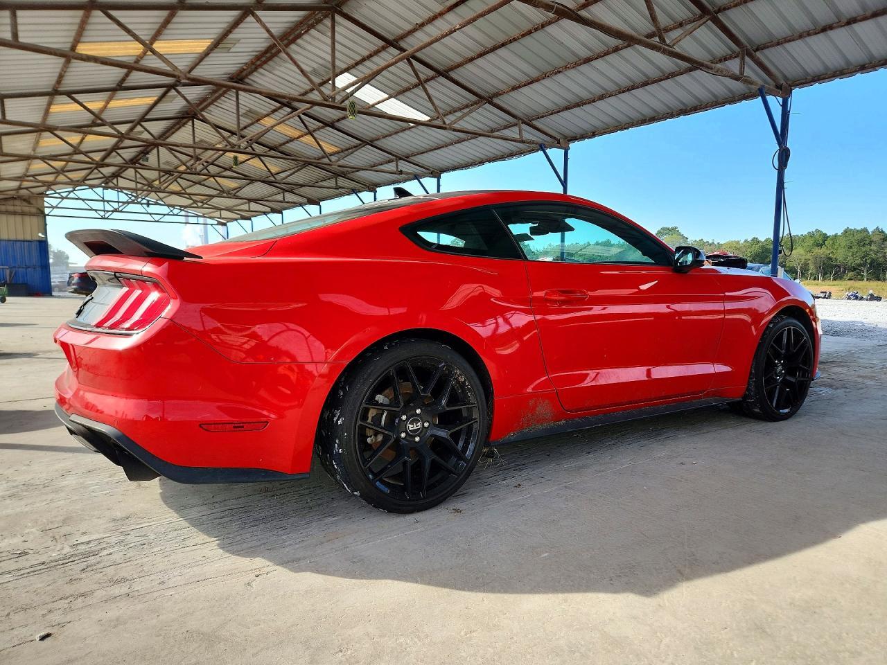 2021 Ford Mustang - zdjęcie 3