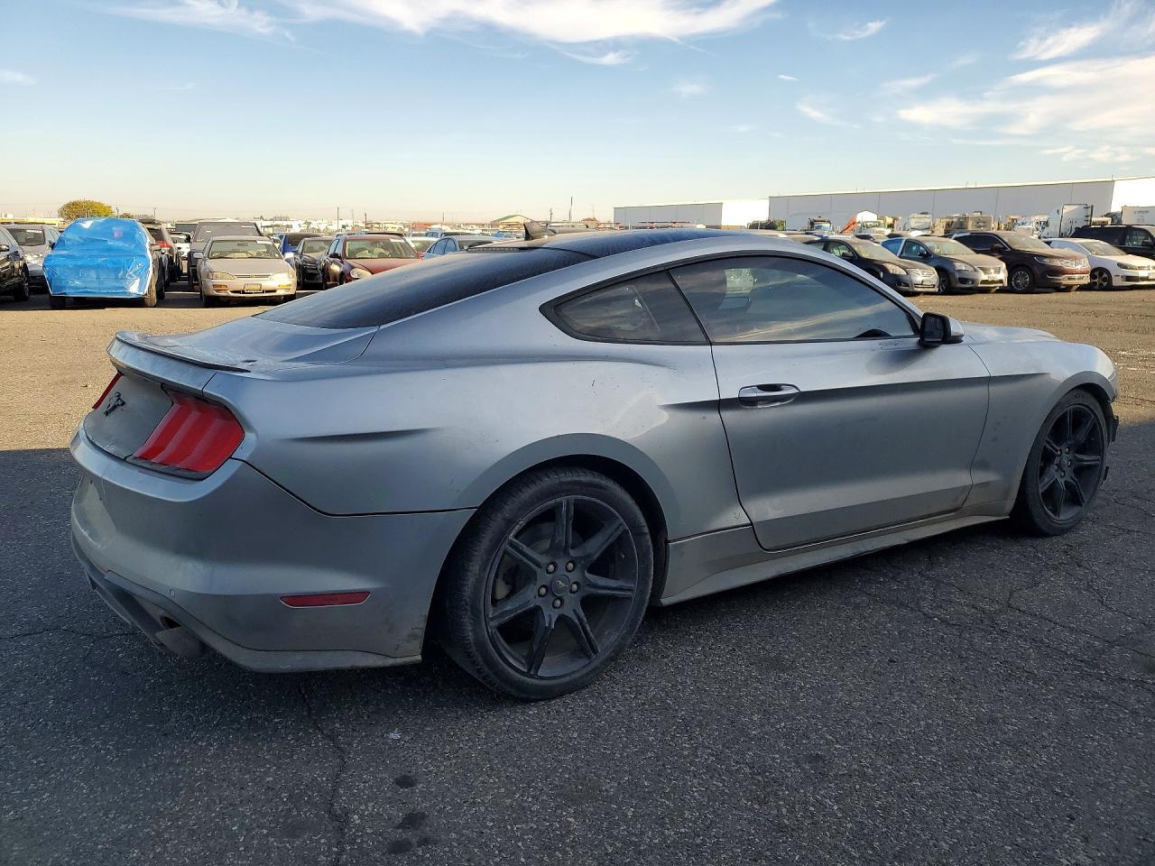 2020 Ford Mustang - zdjęcie 3