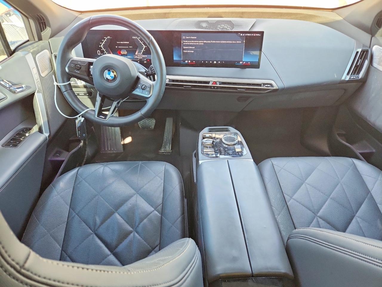 2025 BMW Ix xDrive50 - zdjęcie 8