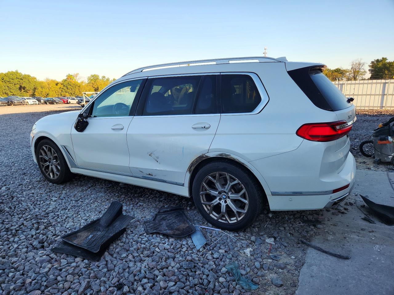 2022 BMW X7 xDrive40I - zdjęcie 2