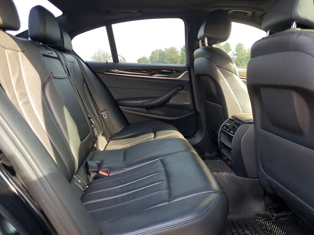 2018 BMW Seria 5 540i - zdjęcie 10