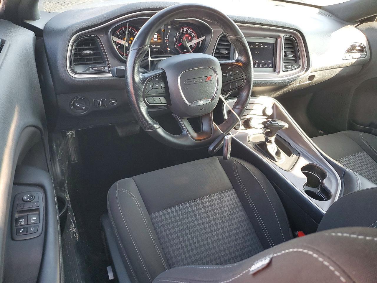 2022 Dodge Challenger Sxt - zdjęcie 8