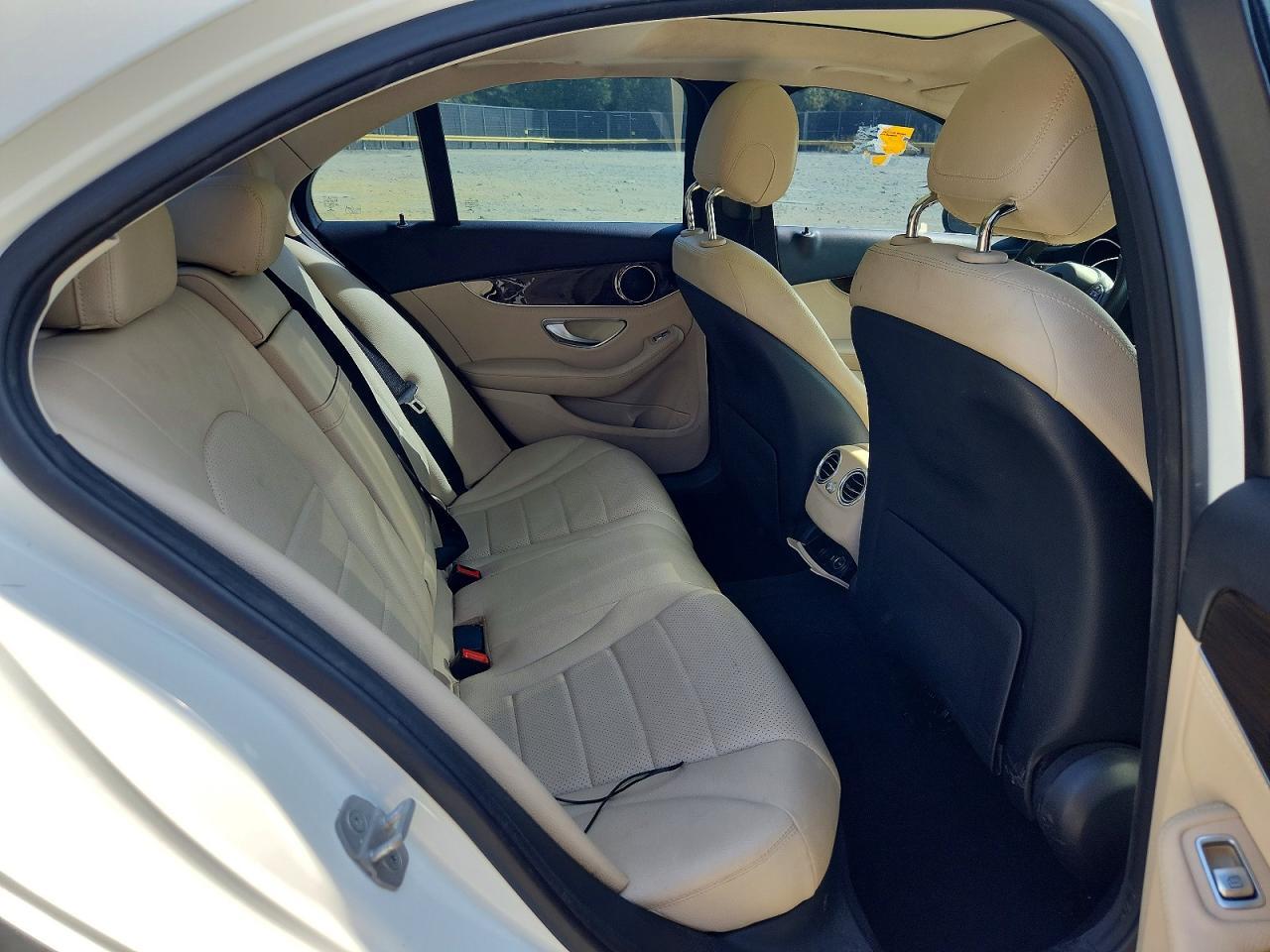 2016 Mercedes-Benz C300 4Mati - zdjęcie 10