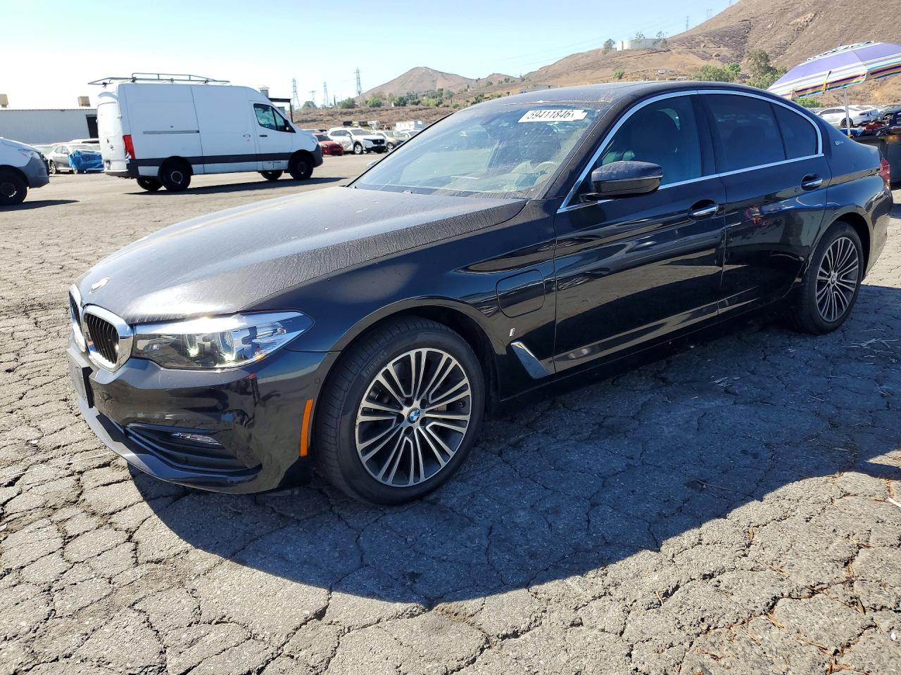 2018 BMW Seria 5 530e - zdjęcie główne