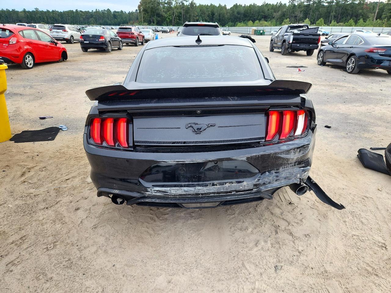 2021 Ford Mustang - zdjęcie 6