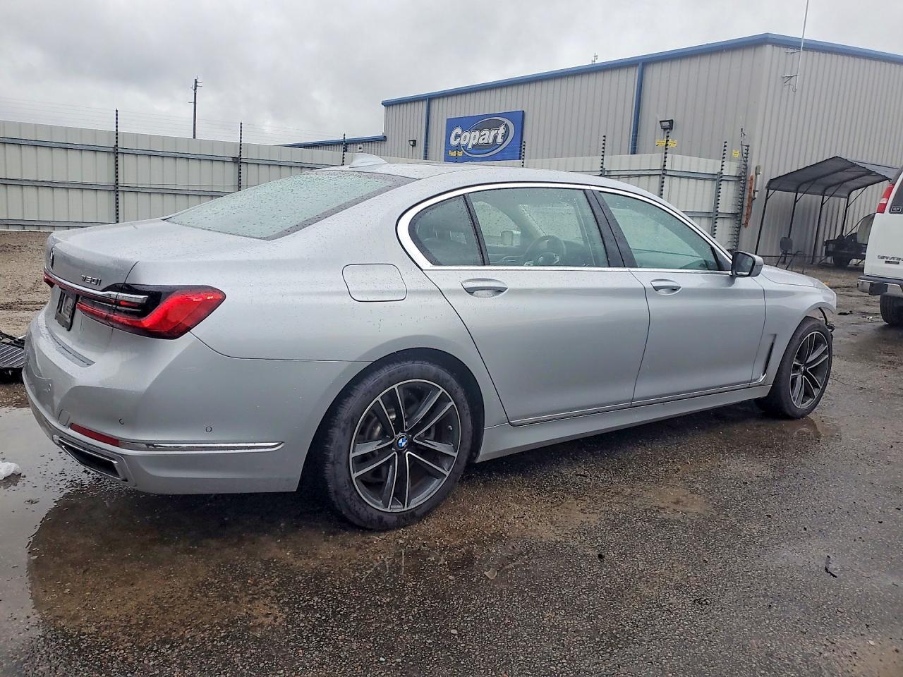 2020 BMW Seria 7 750i - zdjęcie 3