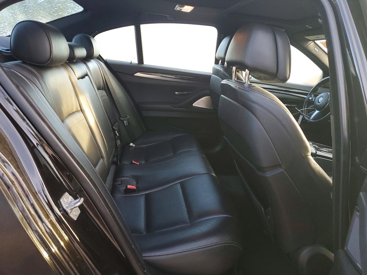 2015 BMW Seria 5 550i - zdjęcie 10