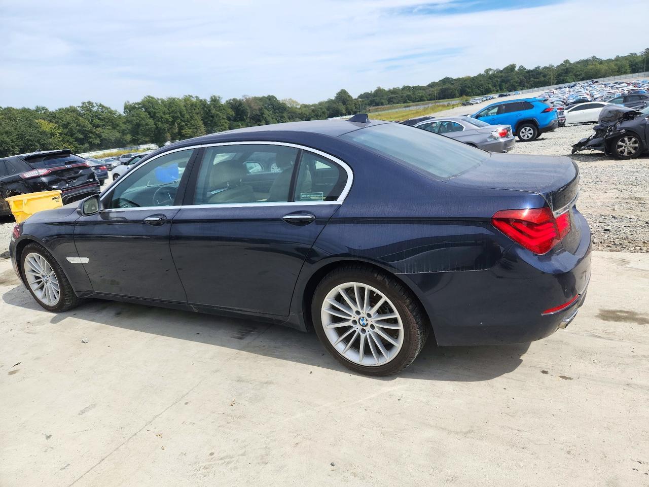 2015 BMW 750 Li - zdjęcie 2
