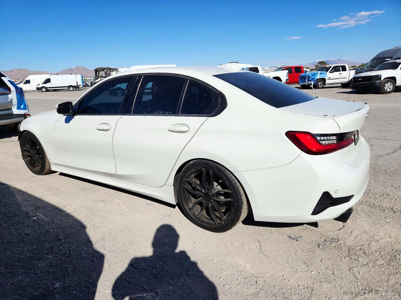 2019 BMW 330I - zdjęcie 2